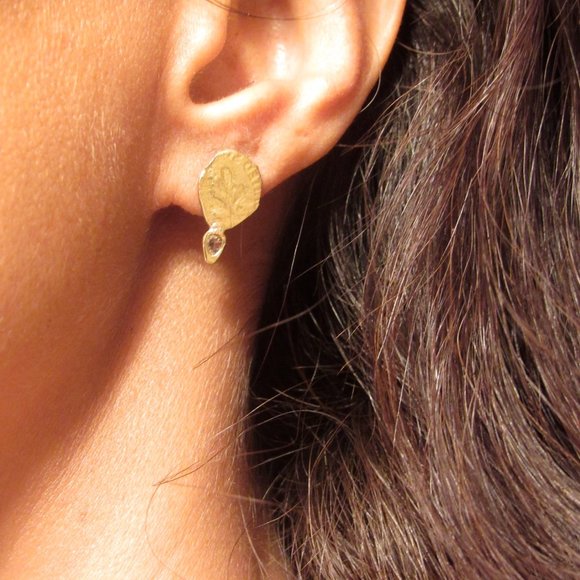 Gold diamonds earrings. - Picture 9 of 10